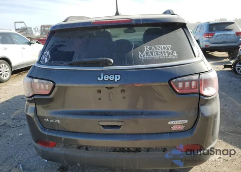 2017 Jeep Compass Latitude z USA, uszkodzony, nr VIN 3C4NJDBB8HT681919